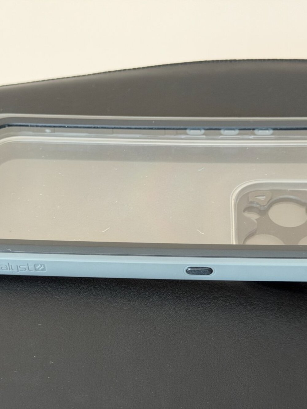 Catalyst iPhone 14 Pro Waterproof Case - Picture 14 of 15